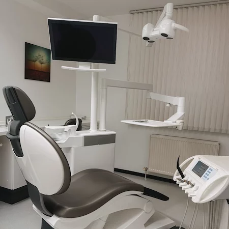 Behandlungsstuhl Gemeinschaftspraxis Dres. Knollmüller & Rieger