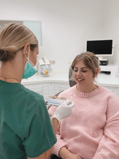 Zahnfarbenbestimmung Gemeinschaftspraxis Dres. Knollmüller & Rieger